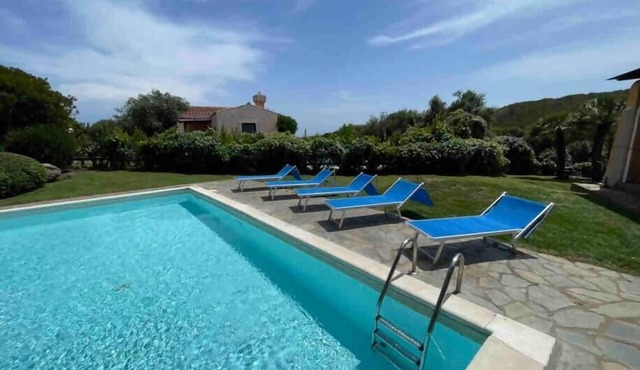 Villa Di Canio, Private Pool, Wi-Fi & Netflix in Stintino