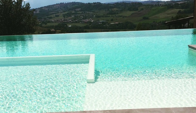 Villa, formerly the manor house, on the Marche hills, ideal for relaxing in Loro Piceno
