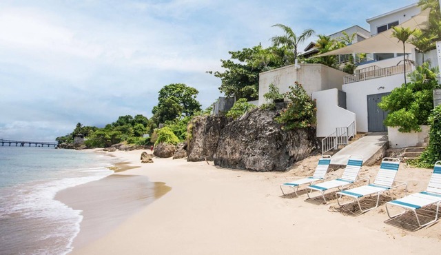 Villa Francoise- 4BR Beachfront Property w/Pool