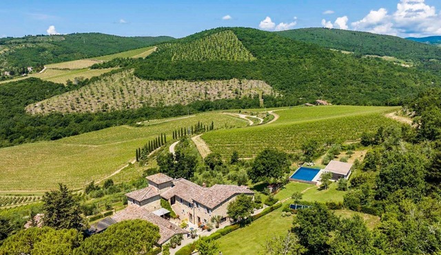 Villa Gaiole - Seven Bedroom Villa, Sleeps 14 in Radda in Chianti