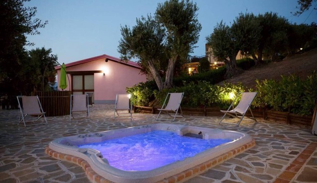 Villa Ginestra with private jacuzzi