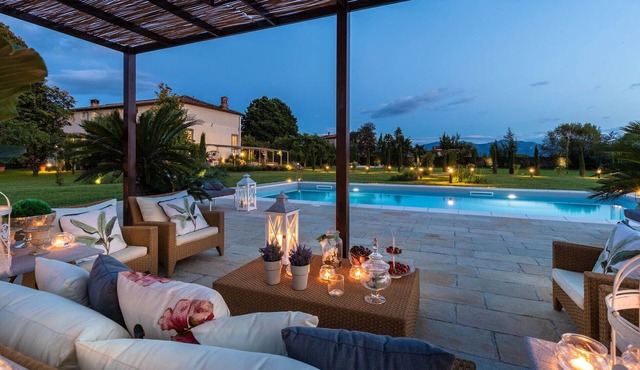 VILLA HUGO, Understated Luxury 5 Bedrooms Villa with Pool and a Welcoming Ambience