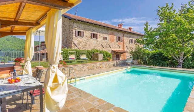 Villa Il Castello - Four Bedroom Villa, Sleeps 8 in Ortignano Raggiolo