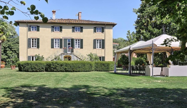 Villa in San Concordio Di Moriano with 6 bedrooms sleeps 12
