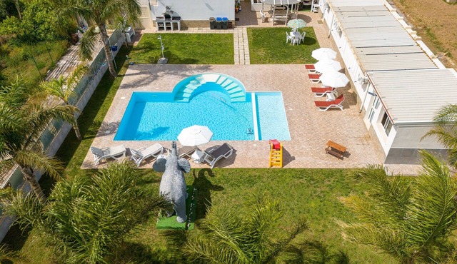 Villa 'Jungle Holiday' with Private Pool, Wi-Fi and Air Conditioning in Avola