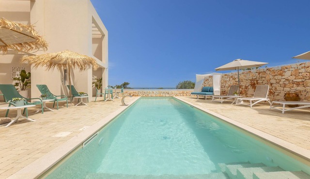 Villa Regina on the Sea in Torre Santa Sabina