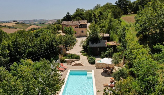 Villa Ruffini with swimming pool, 4 rooms, 14 people, panoramic view near the sea in Monte San Giusto