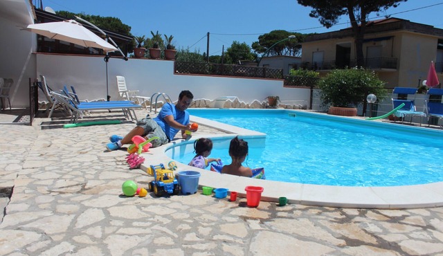 Villa with Pool Naples Sea Beach Garden vacation private park. 13persone