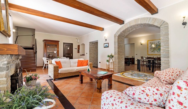 Villa with Pool Near Paestum