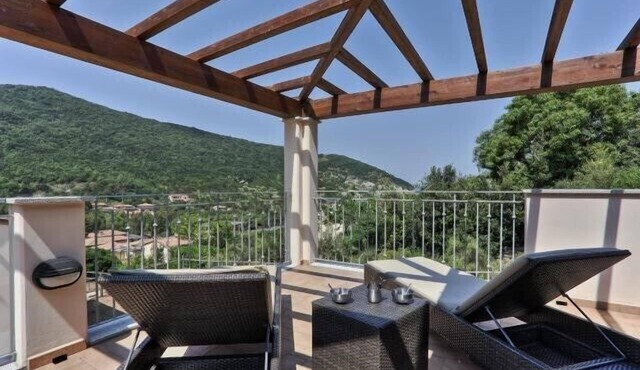 Villa with Terrace and Sea View – Rio nell’Elba: Villetta Natura Casa B in Rio nell'Elba