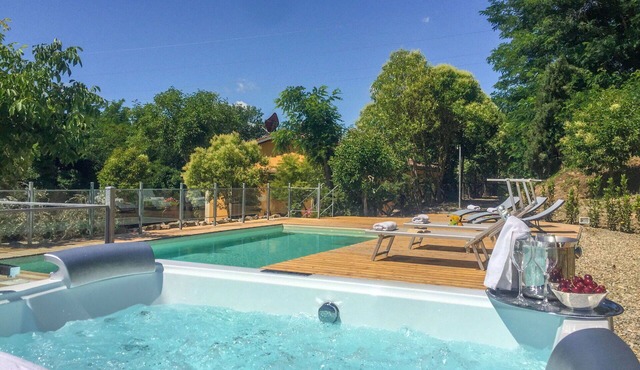 Wonderful private villa for 12 people with hot tub, private pool, WIFI, A/C and TV in Montevarchi