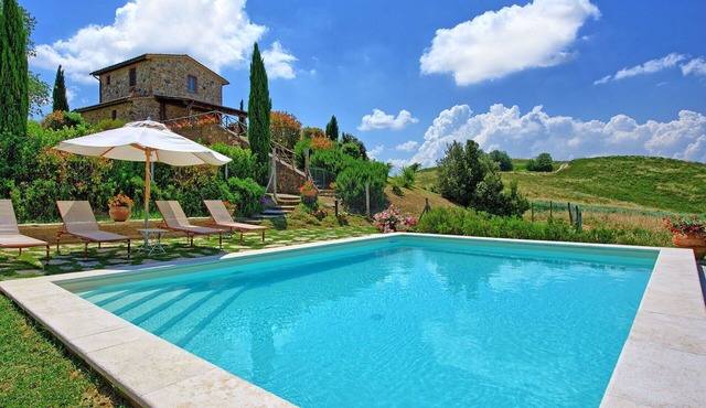 Wonderful private villa with WIFI, private pool, TV, veranda, panoramic view, close to Montepulciano in Trequanda