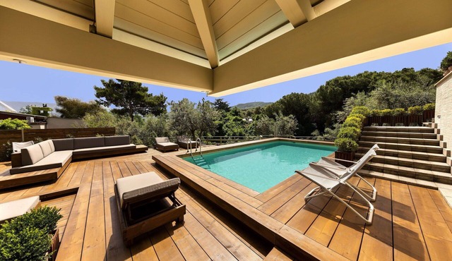 Wonderful private villa with hot tub, WIFI, private pool, A/C, sauna, TV, patio, close to Sorrento