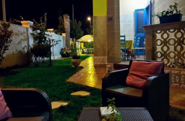 6 BEDS APARTMENT IN A VILLA ONLY 100MT FROM THE SEA OF SAND in Torre Chianca