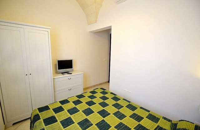 Borgo Salino B, fully refundable with voucher*: A characteristic and welcoming three-story apartment in the characteristic style of the Apulian countryside, with Free WI-FI. in Diso