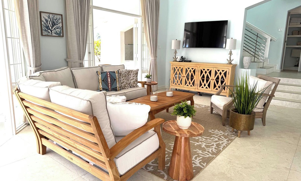 Silver Sands House | This is a Beachfront 3 Bedroom, 3 Bathroom Villa, Family-friendly Activities