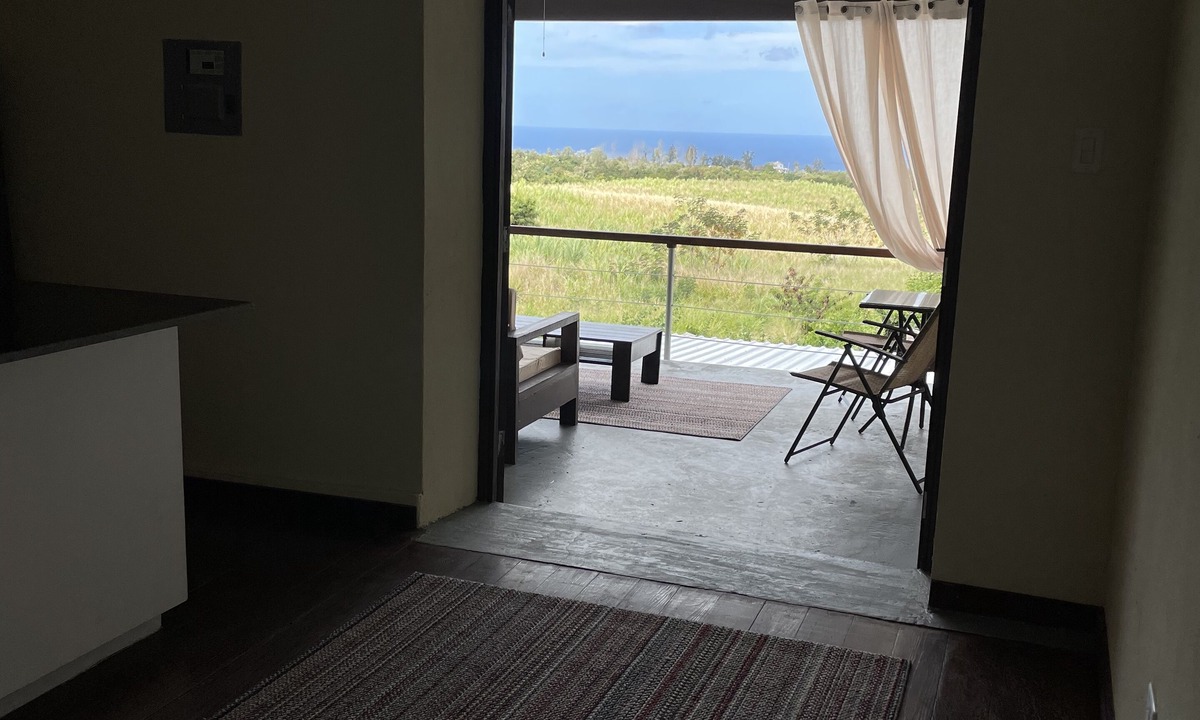 Gibbs Bay Apartment | One bed apartment with expansive ocean view
