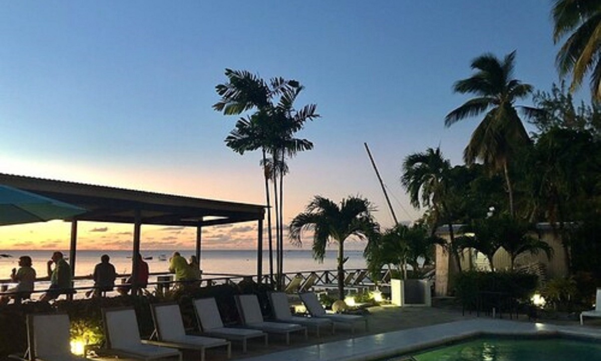 Sunset Crest Apartment | Tropical Sunset Beach Apartment Hotel