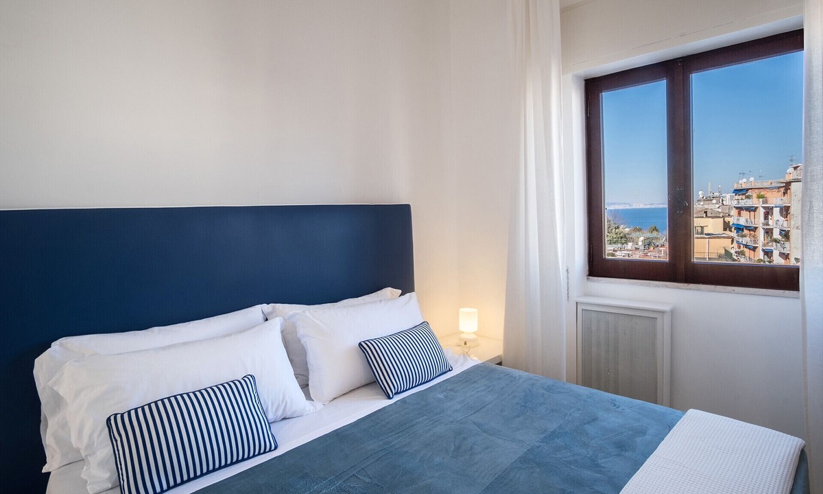 Sorrento City Centre Apartment | AMORE RENTALS - Apartament Erica with Private Terrace, Air Conditioning and WI-FI near piazza Tasso