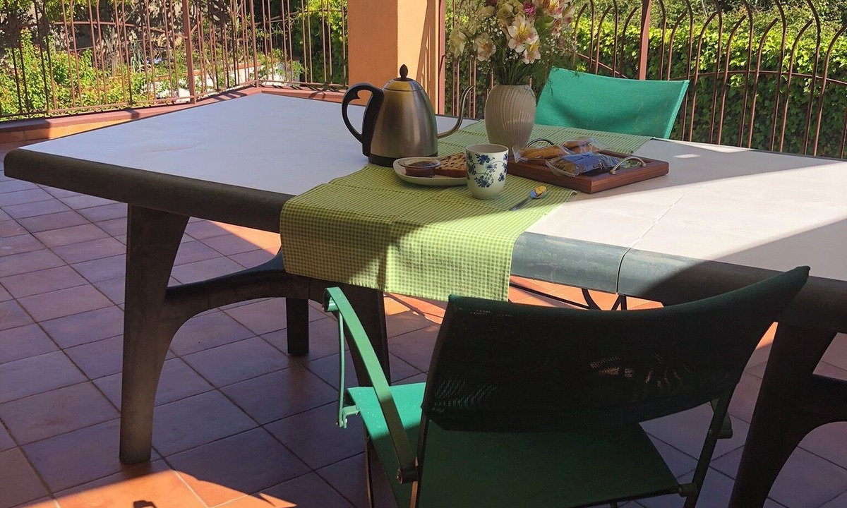 Ogliara Bed & Breakfast | B&B La Rosa: cozy attic room with terraces and spacious living room