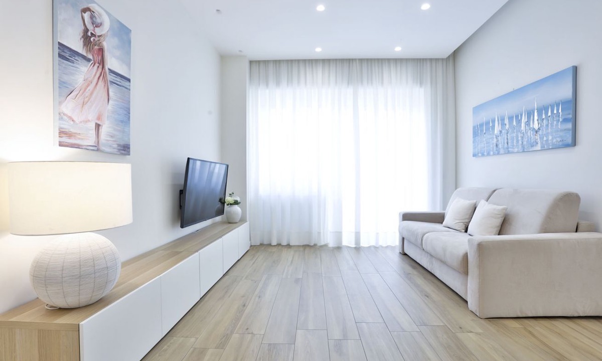 Vomero Apartment | GuestHost - Comfortable and bright apartment perfect for 2 people and equipped with all comforts, including a spacious 15 sqm balcony ideal for relaxing moments. The apartment is located in Via Cimarosa, in the lively Vomero district, an ideal area for a