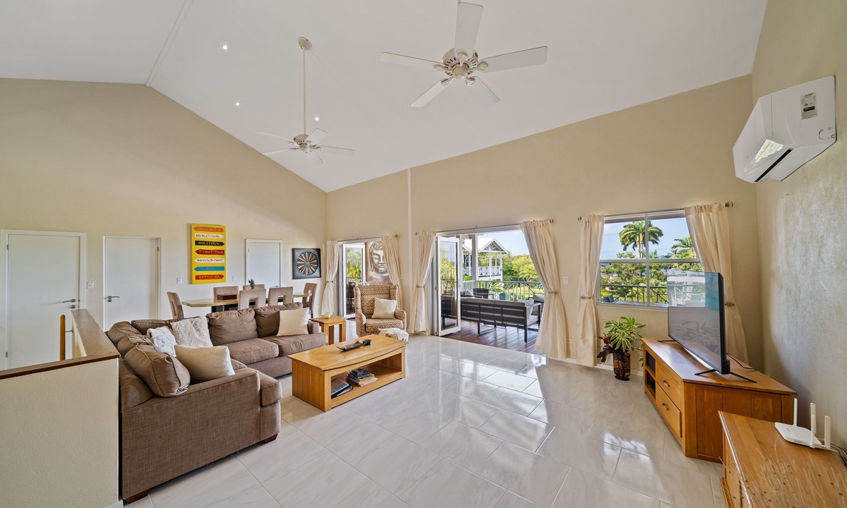 Weston Condo | Lantana 4, 4 Bedroom Steps From The Beach With Two Swimming Pools