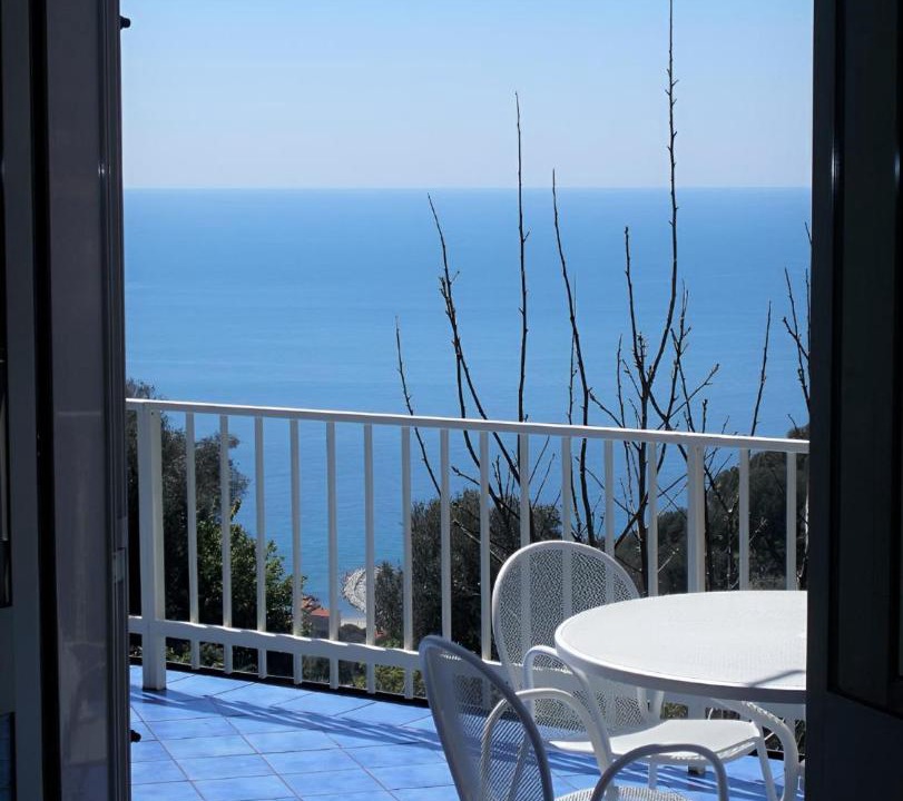 Marina di Pisciotta House | I fiori di donna ester