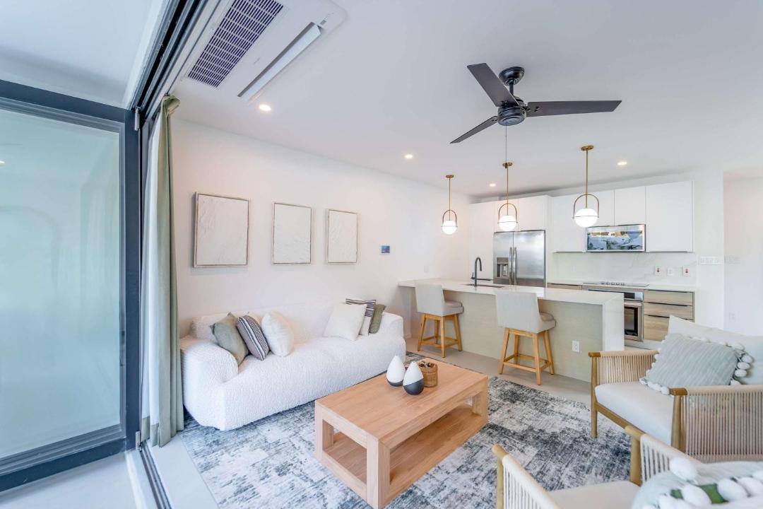 Gibbes House | Elegant NEW 3BR Villa with Pool Walk to Beach