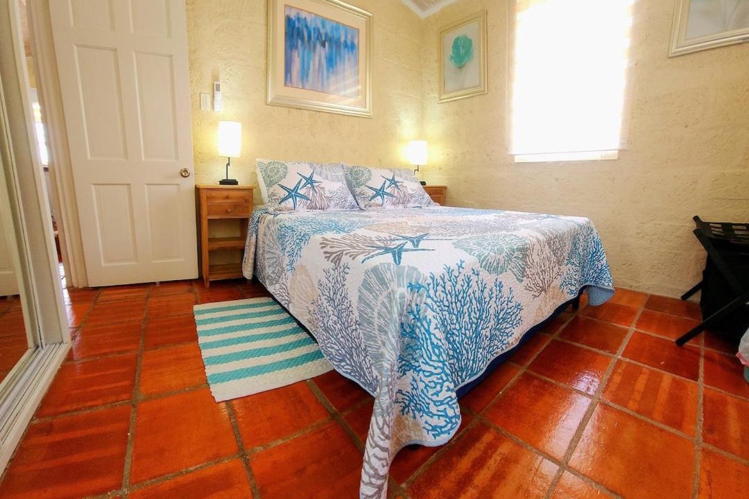 Scarborough House | CoralStone Escape near beach and airport with private garden
