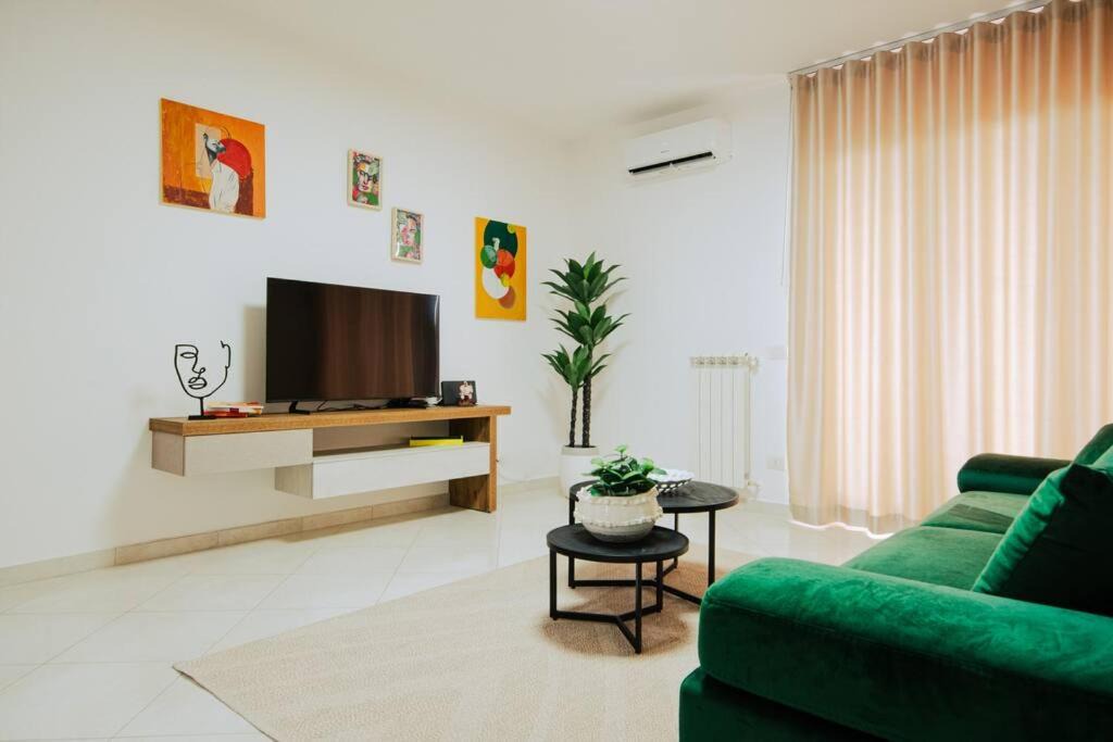 Casavatore Apartment | Attico vicino all Aeroporto con Parcheggio privato e 2 Bagni ELOWEN