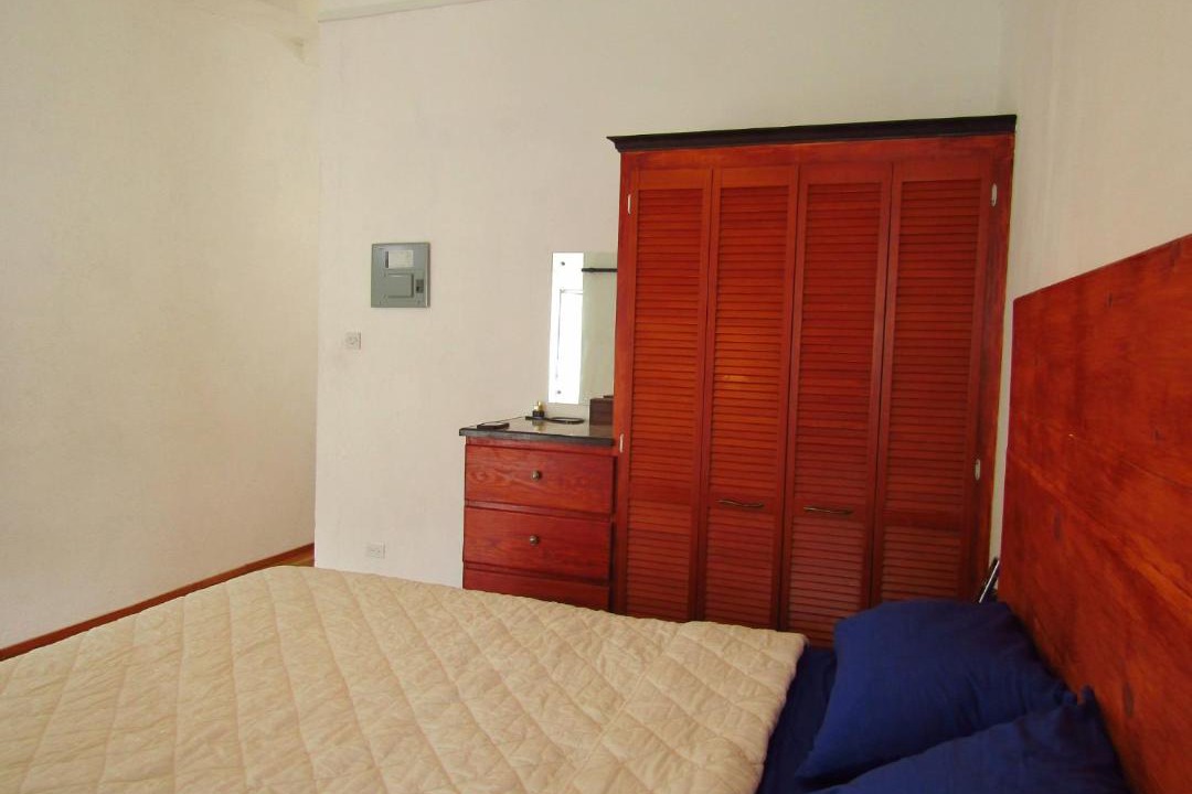 Blue Waters Apartment | Cozy 1 bed Apt 2B in Rockley near American Embassy