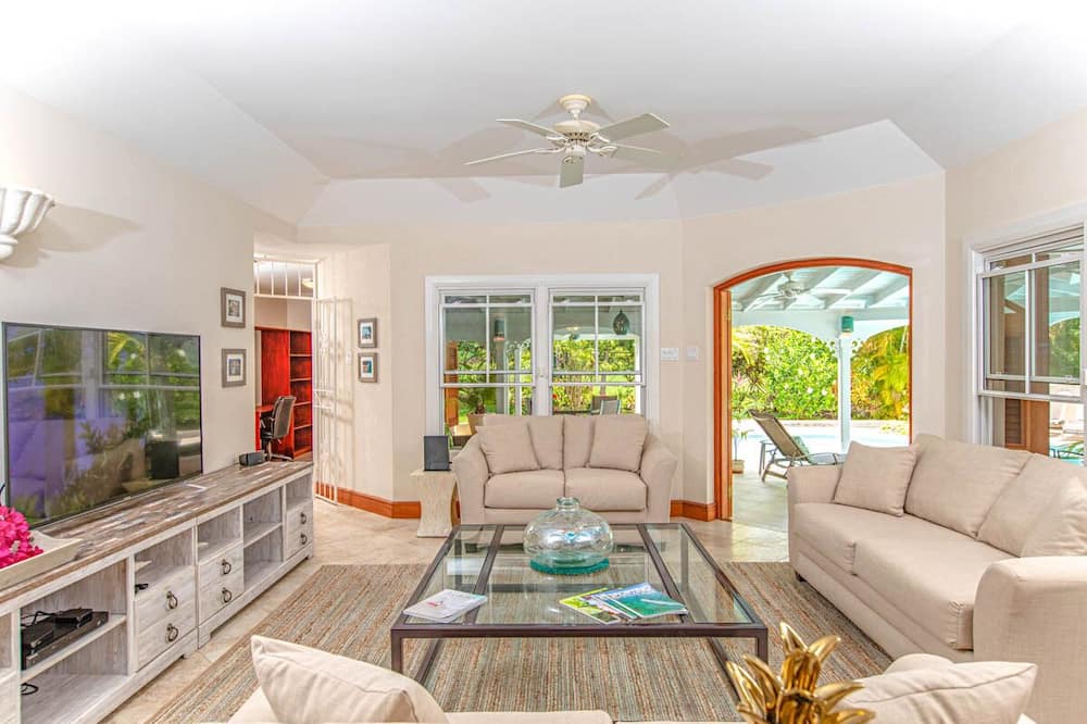 Photo of Livingroom in Gibbs Bay