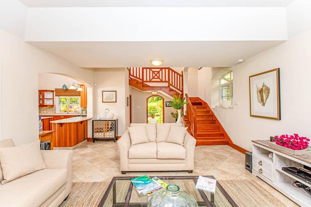 Photo of Livingroom in Gibbs Bay