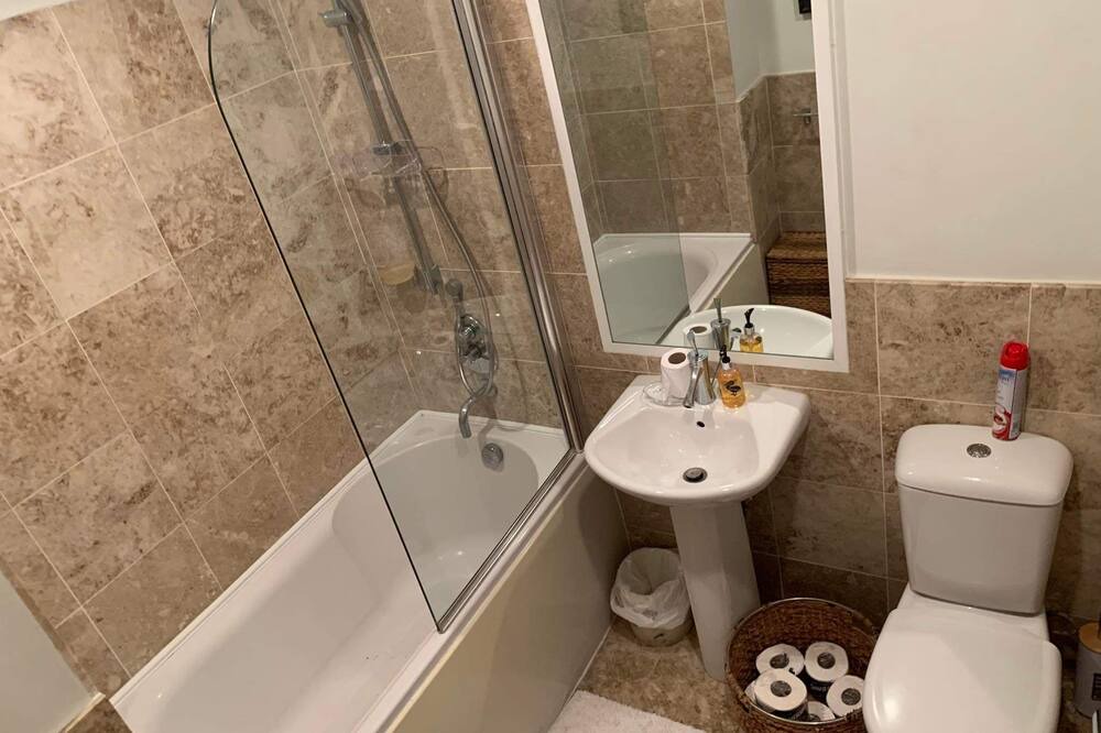 Photo of Bathroom in Callendar