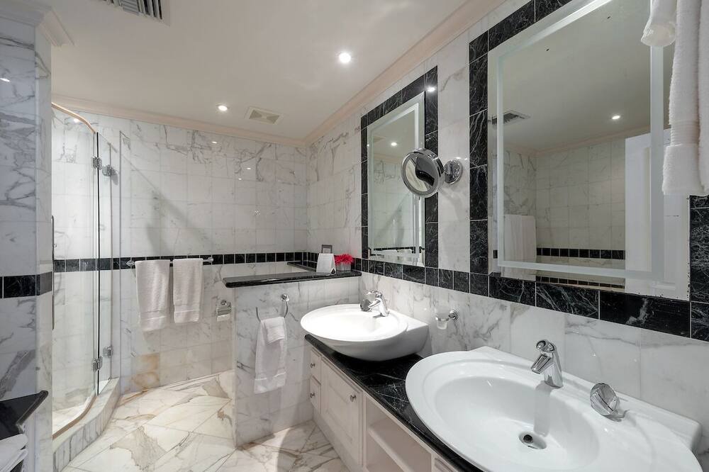 Photo of Bathroom in Schooner Bay