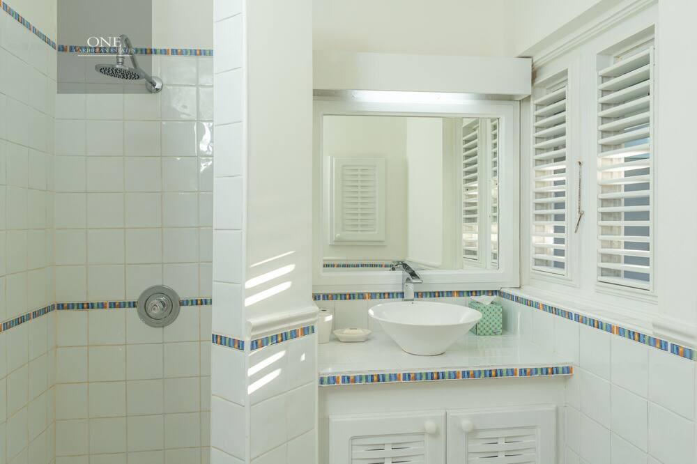Photo of Bathroom in Molyneux