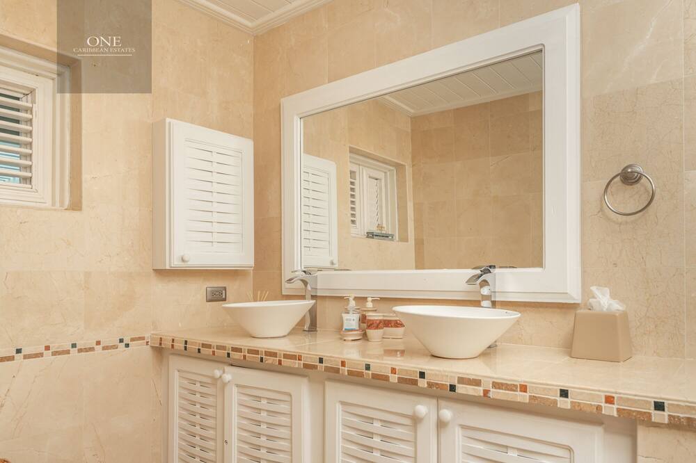 Photo of Bathroom in Molyneux