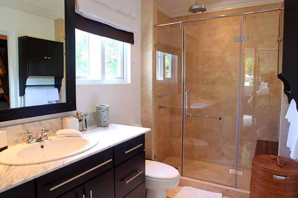 Photo of Bathroom in Sunset Crest