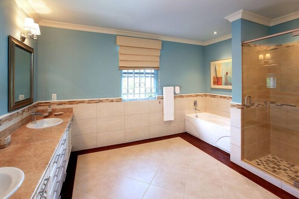 Photo of Bathroom in Sunset Crest