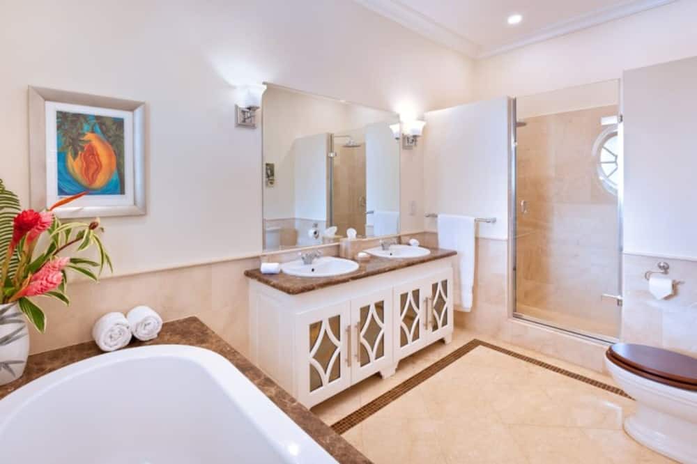Photo of Bathroom in Mount Standfast
