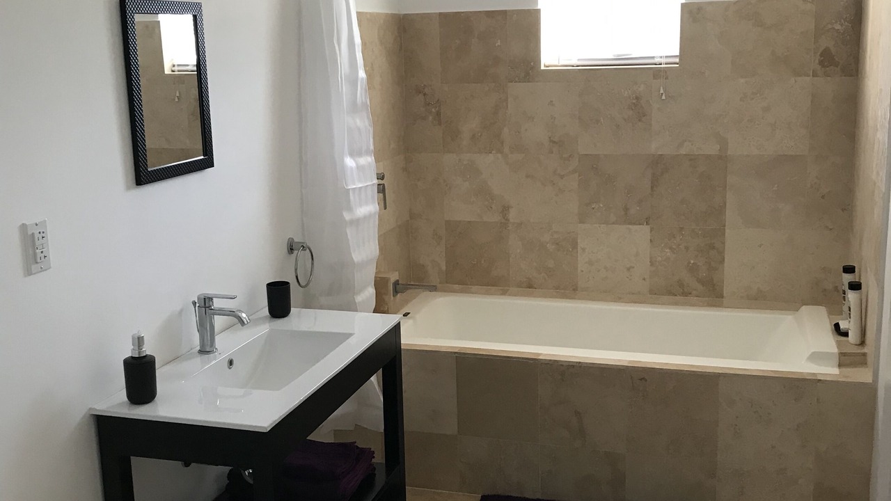 Photo of Bathroom in Porters