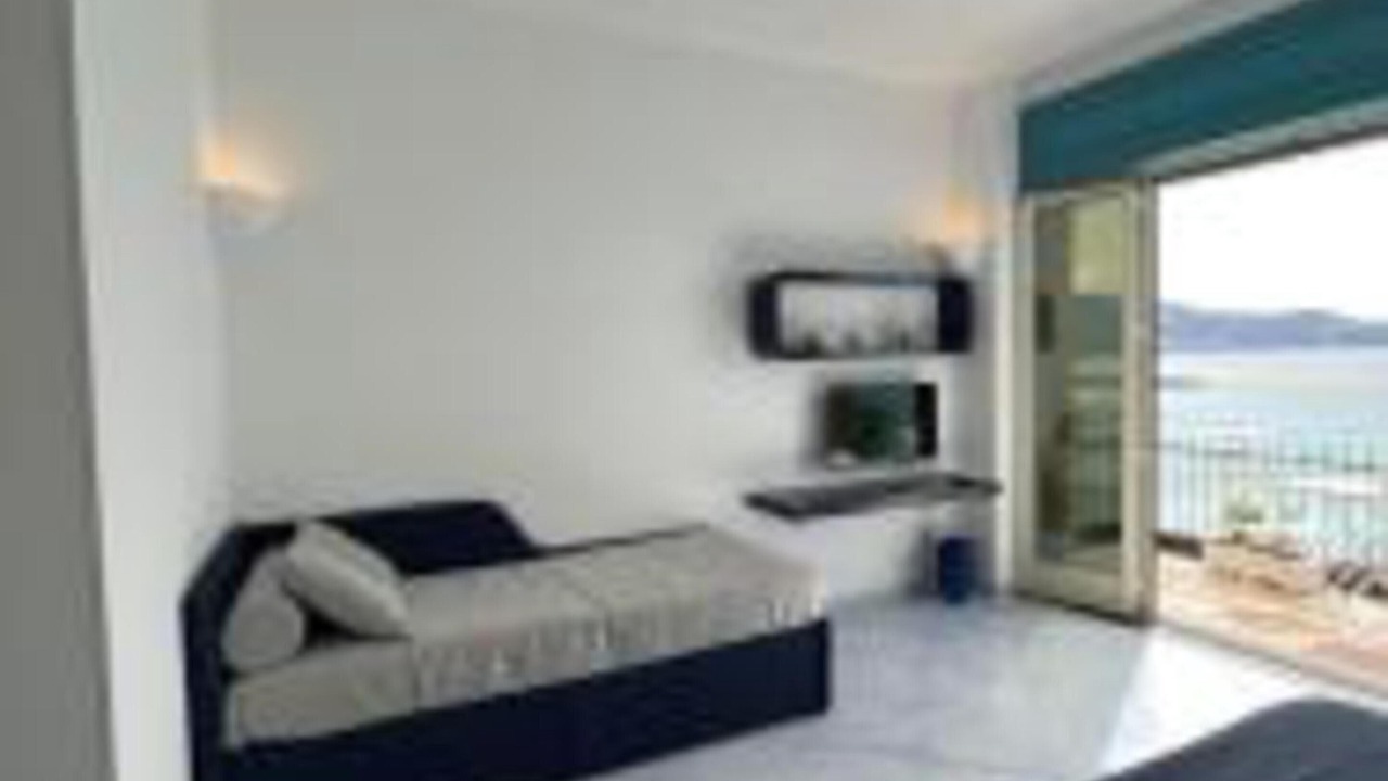 Photo of Bedroom in Meta