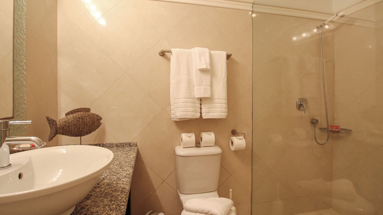 Photo of Bathroom in Porters