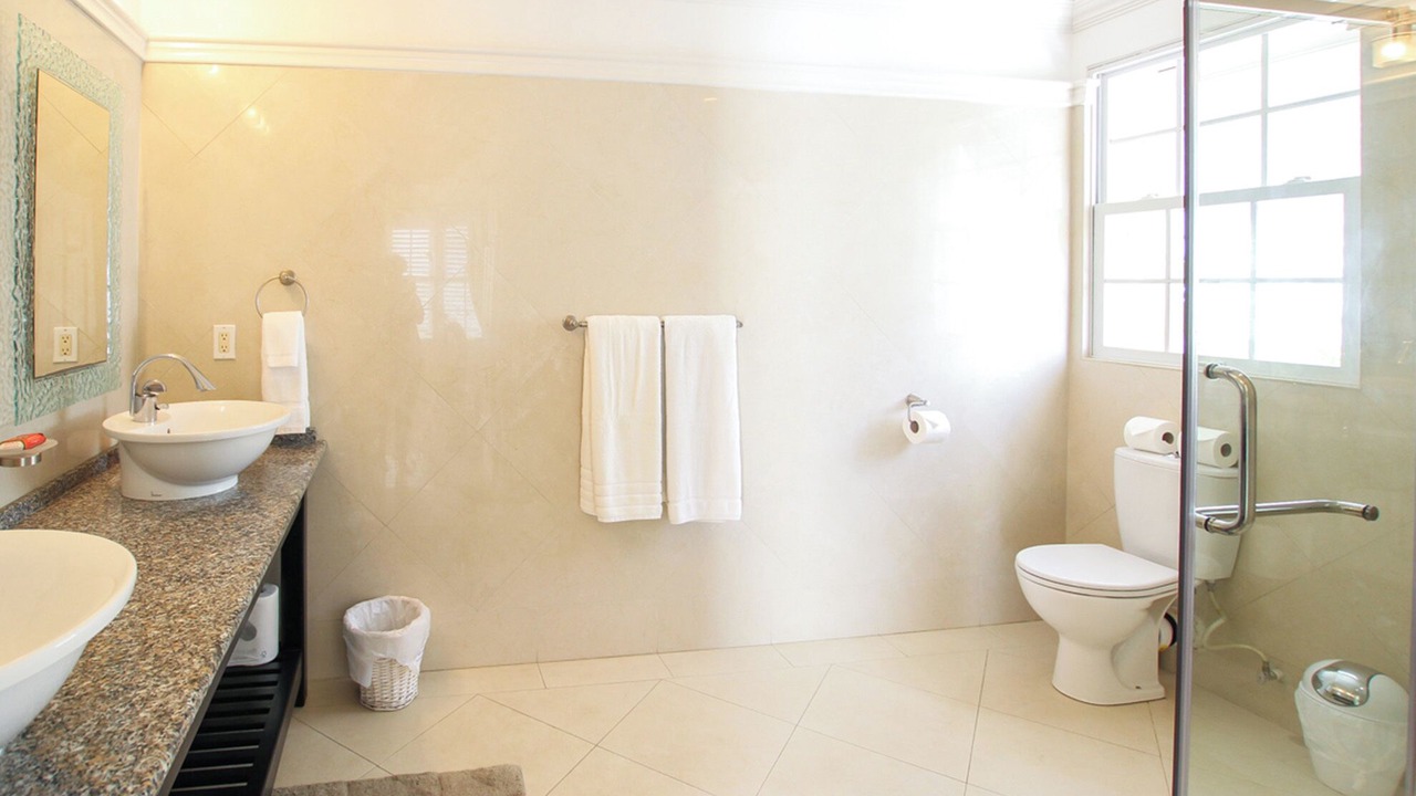 Photo of Bathroom in Porters