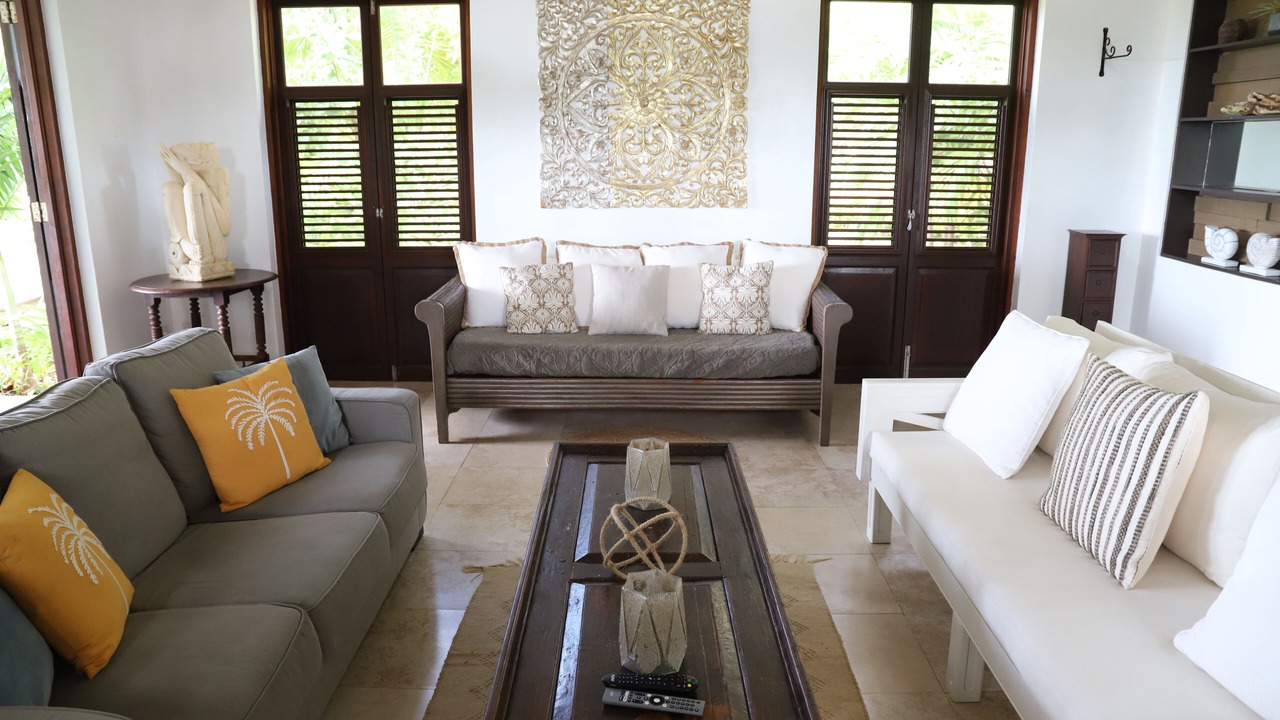 Photo of Livingroom in White Hall