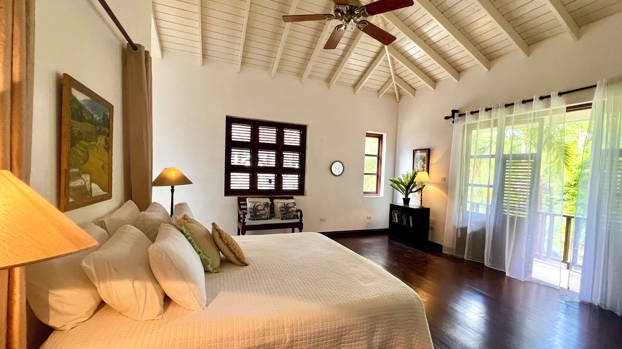 Photo of Bedroom in White Hall