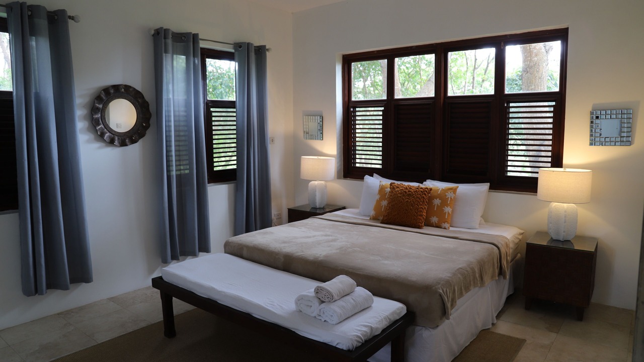 Photo of Bedroom in White Hall