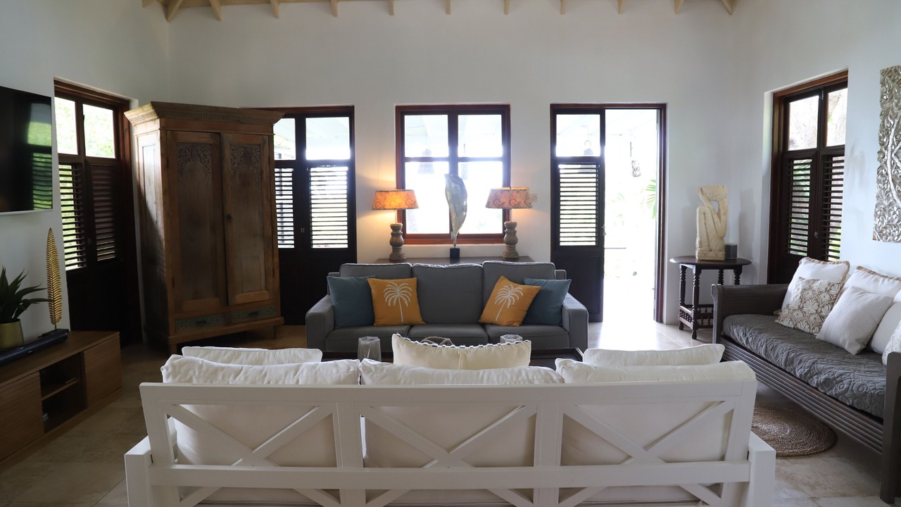 Photo of Livingroom in White Hall
