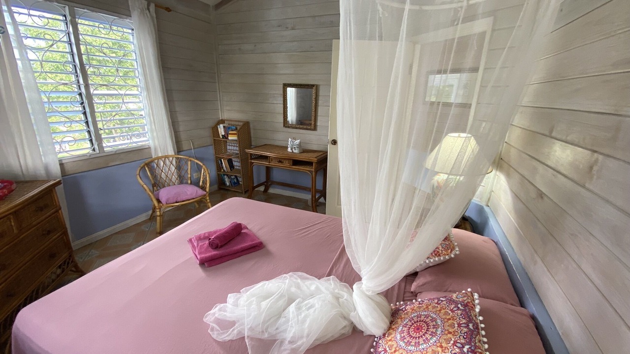 Photo of Bedroom in Graeme Hall Park