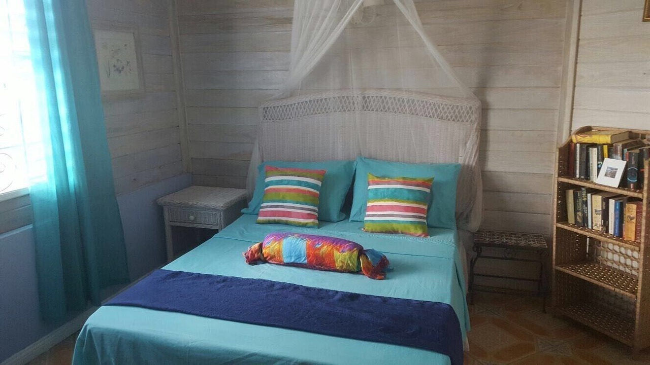 Photo of Bedroom in Graeme Hall Park